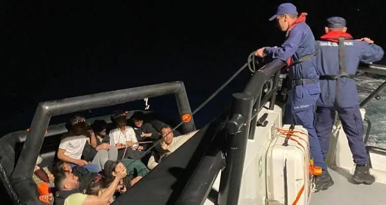 İzmir sularında 47 göçmen kurtarıldı!
