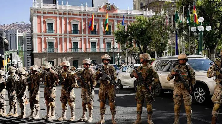 Bolivya'da darbe girişimi: Askerler geri çekildi!